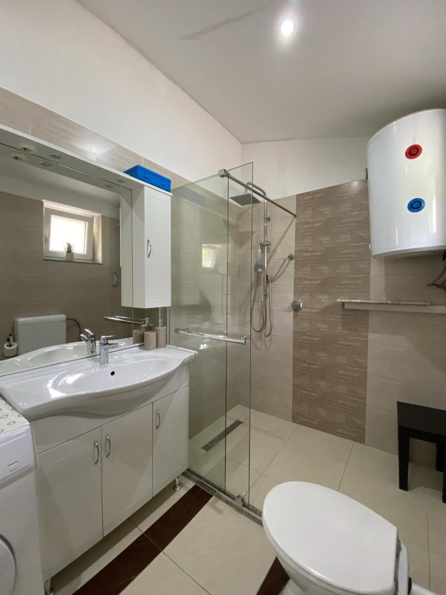 Apartments Ema ロヴラン エクステリア 写真